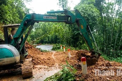 Khắc phục sạt lở tại nhiều xã miền núi, đảm bảo giao thông thông suốt