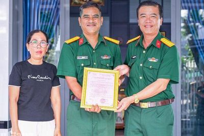 Hai quân nhân khó khăn về nhà ở được trao nhà Đồng đội