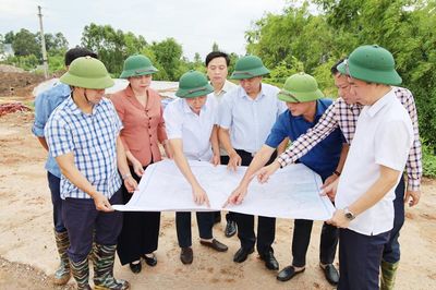 Chủ tịch HĐND tỉnh Bắc Ninh Nguyễn Việt Oanh kiểm tra ứng phó, khắc phục hậu quả bão số 4