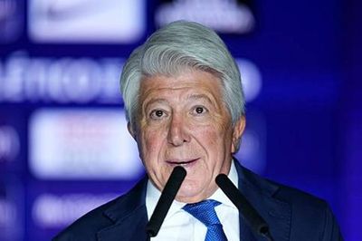 Chủ tịch Atletico Madrid Enrique Cerezo chỉ trích Barcelona vì thương vụ Julian Alvarez