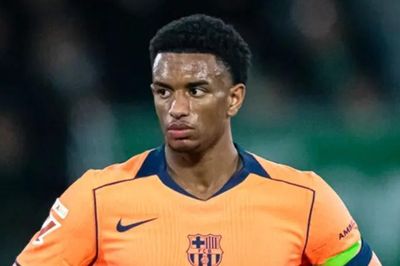 Manchester United đẩy mạnh thương vụ chiêu mộ hậu vệ Alejandro Balde từ câu lạc bộ Barcelona
