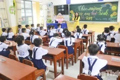 Đồng Tháp: Học sinh lớp 1 rộn ràng ngày tựu trường
