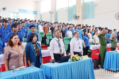 Trường Cao đẳng Công nghệ - Năng lượng Khánh Hòa khai mạc tuần sinh hoạt chính trị đầu khóa K26