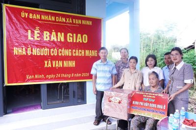 Xã Vạn Ninh bàn giao nhà ở cho 4 gia đình có công với cách mạng