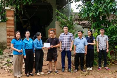 Liên đoàn Lao động tỉnh thăm, hỗ trợ đoàn viên, người lao động bị thiệt hại do sạt lở