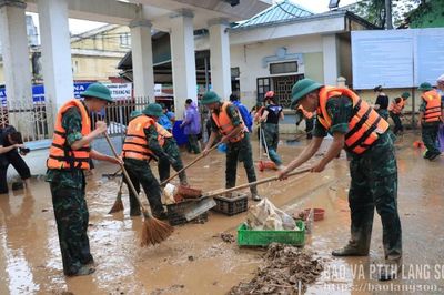 Huy động gần 800 người dọn vệ sinh sau bão