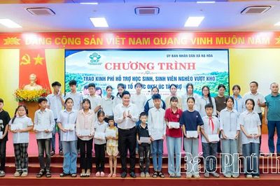 Tổ chức OKF (Úc) hỗ trợ hơn 250 triệu đồng cho học sinh, sinh viên nghèo vượt khó xã Hạ Hòa