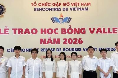 9 học sinh Trường THPT Chuyên Hùng Vương nhận Học bổng Vallet năm 2026
