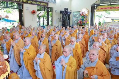 Trường hạ Ni chùa Kiều Đàm (P.Tăng Nhơn Phú, TP.HCM) trang nghiêm Lễ tạ pháp và dâng cúng pháp y