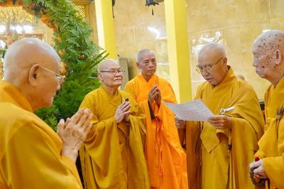 Chư Tăng liên phường Bình Tây, Bình Tiên, Bình Phú, Phú Lâm tác pháp Tự tứ, kết thúc 3 tháng an cư