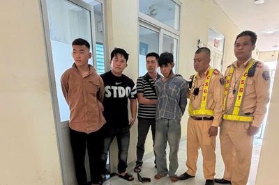 Quảng Ngãi: CSGT bắt hai anh em ruột nghi cướp giật liên tỉnh đang chạy trốn trên QL1