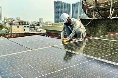 Hà Nội đề xuất hỗ trợ người dân lắp điện mặt trời mái nhà, tối đa 6 triệu đồng/hộ