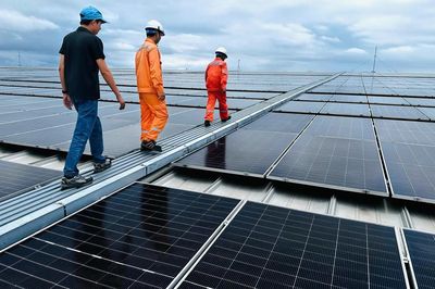 Người dân lắp điện mặt trời bán điện dư còn thấp, EVN nói gì?