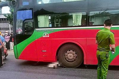 Va chạm với xe khách trên QL1 qua Hà Tĩnh, một phụ nữ đi xe đạp tử vong