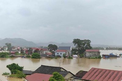 Cảnh báo vùng lũ ngập sâu: Ưu tiên tính mạng, không vượt dòng nước xiết