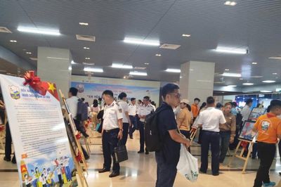 Triển lãm 'Biển, đảo Tổ quốc và người chiến sĩ Cảnh sát biển trong trái tim em'