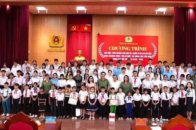 Những người mẹ đến từ lực lượng Công an