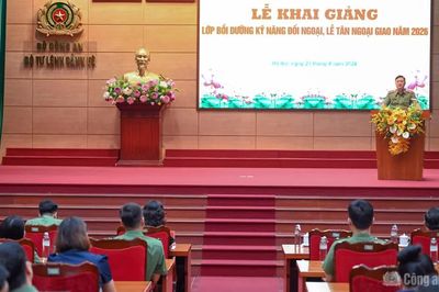 Bồi dưỡng kỹ năng đối ngoại, lễ tân ngoại giao cho cán bộ, chiến sĩ Cảnh vệ
