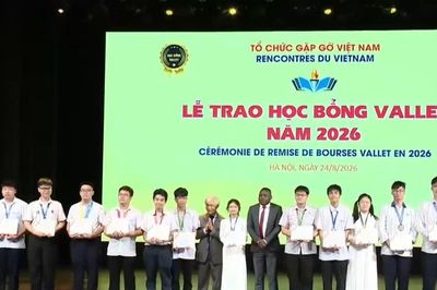 Trao học bổng Vallet cho học sinh xuất sắc khu vực phía Bắc