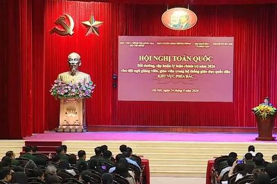 Bồi dưỡng lý luận chính trị cho giảng viên, giáo viên khu vực phía Bắc