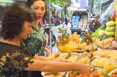 Sôi động thị trường mùa Vu Lan