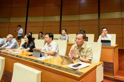 Thông qua Nghị quyết điều chỉnh chủ trương đầu tư đường sắt Lào Cai - Hà Nội - Hải Phòng