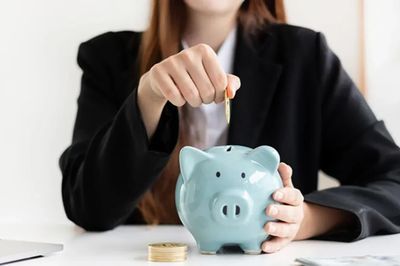 Tuổi 40, đừng để tất cả tiền chung một chỗ: 5 khoản tài chính nên tách riêng càng sớm càng tốt