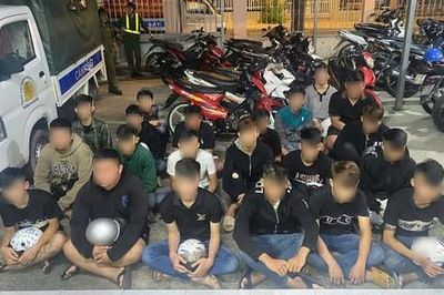'Đi bão' gây náo loạn trên đường, nhóm thanh thiếu niên bị phạt đi dọn vệ sinh