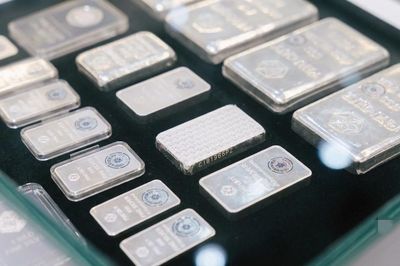 Giá bạc hôm nay 24/8: Đồng loạt đi xuống