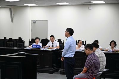 Cựu hiệu trưởng 'ăn chặn' tiền A80 của sinh viên bị đề nghị 3 - 3 năm 6 tháng tù