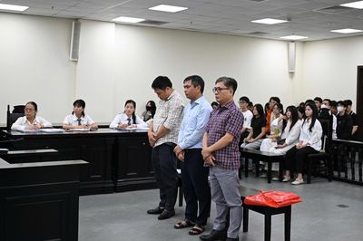 Cựu hiệu trưởng 'ăn chặn' tiền A80 của sinh viên lĩnh án 3 năm tù