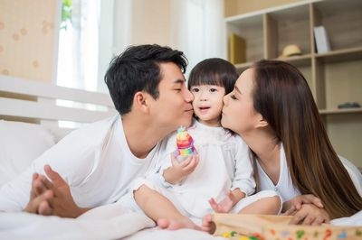 Trẻ lớn lên EQ thấp vì 8 hành vi quen thuộc khi nuôi dạy con của cha mẹ