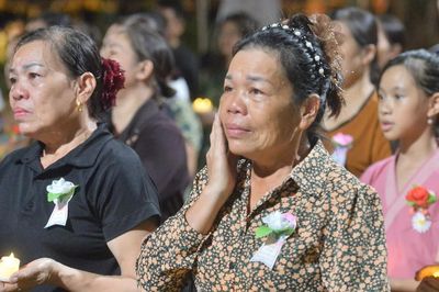 Hàng ngàn người dân bật khóc nhớ về công ơn cha mẹ trong đêm Vu Lan báo hiếu