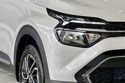 Vì sao giá lăn bánh Kia Carens giảm sốc, MPV 7 chỗ rẻ hơn cả Honda City, Hyundai Accent?