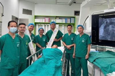 Đặt stent graft cứu bệnh nhân phình động mạch chủ ngực khổng lồ đến 89mm