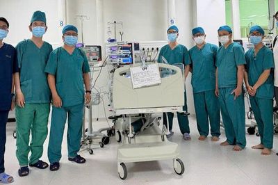 Lấy 3 mảnh xương lươn trong phế quản cho bé trai 7 tháng tuổi