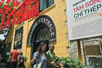 'Tâm son, chí thép' thu hút người dân Thủ đô