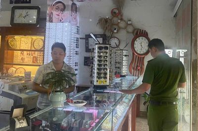 Khởi tố Nguyễn An Bình, tạm giữ 156 đồng hồ Rolex, Omega