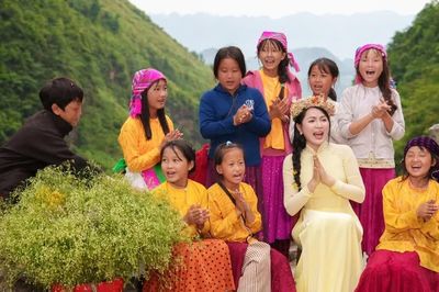 Duyên Quỳnh 'chơi lớn': Mang cảnh đẹp khắp mọi miền đất nước vào MV 'Việt Nam gấm vóc rạng ngời'