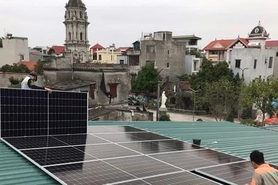 Hà Nội dự tính chi hơn 158 tỷ đồng hỗ trợ các hộ gia đình lắp điện mặt trời