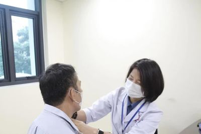 Cử tri phản ánh quy định thời gian khám bệnh 6 phút cứng nhắc, Bộ Y tế nói gì?