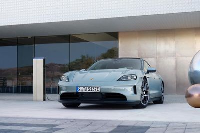 Porsche làm rõ tương lai xe điện Taycan