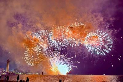 Mở cửa tự do đêm nghệ thuật chào mừng thành phố Quảng Ninh