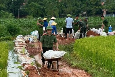 Đồng hành cùng nhân dân ứng phó với bão, lũ