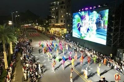 Gần 100.000 người tham dự Chương trình nghệ thuật đặc biệt 'Quảng Ninh-Thành phố rạng rỡ tương lai'