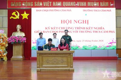 Quảng Ninh: Ban CHQS phường Cẩm Phả và Trường THCS Cẩm Phả tổ chức hoạt động kết nghĩa, phối hợp