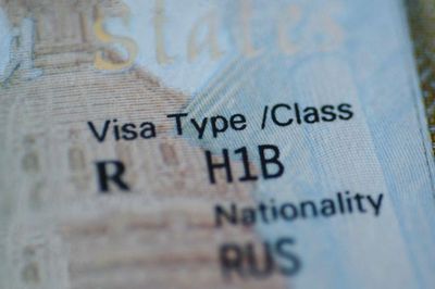 Mỹ đề xuất thu phí hơn 100.000 USD đối với thị thực H-1B