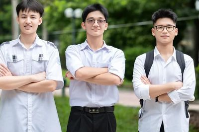 Ba 'cao thủ' kỳ thi TSA cùng nhập học Bách khoa Hà Nội, được thưởng iPhone, iPad khi vừa đến trường