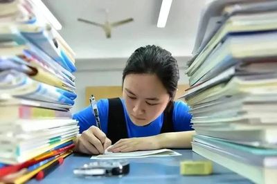 Giải mã vì sao điểm thi tốt nghiệp vẫn thấp, dù miệt mài luyện giải biết bao đề thi các năm trước