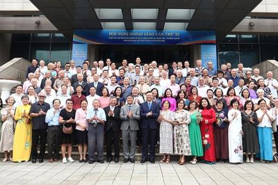 Bộ Ngoại giao gặp mặt cán bộ hưu trí, thông tin kết quả Hội nghị Ngoại giao lần thứ 33